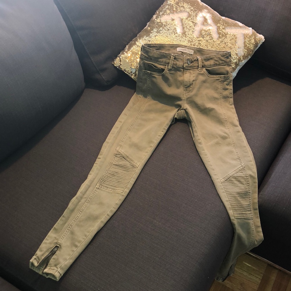 Distressed green motto jeans